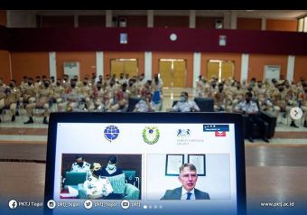 Taruna/i tingkat akhir Politeknik Keselamatan Transportasi Jalan mengikuti webinar kuliah umum dengan tema United Kingdom Capability in Transportation